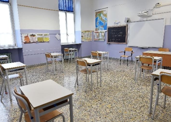 Francia: protocollo scuole dettato da ministro da Ibiza