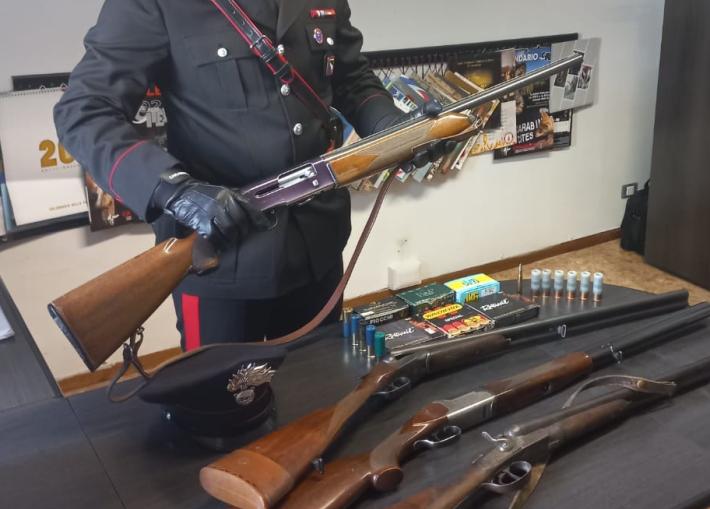 Cacciatore spara e colpisce due giovani: denunciato e sequestrati i 4 fucili&nbsp;
