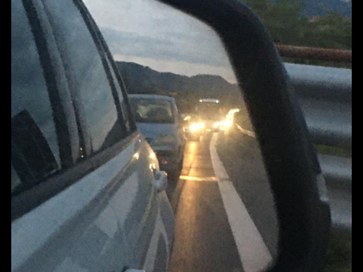 Code sull'A15, in direzione Parma:  7  chilometri  tra gli svincoli di Pontremoli  e Berceto