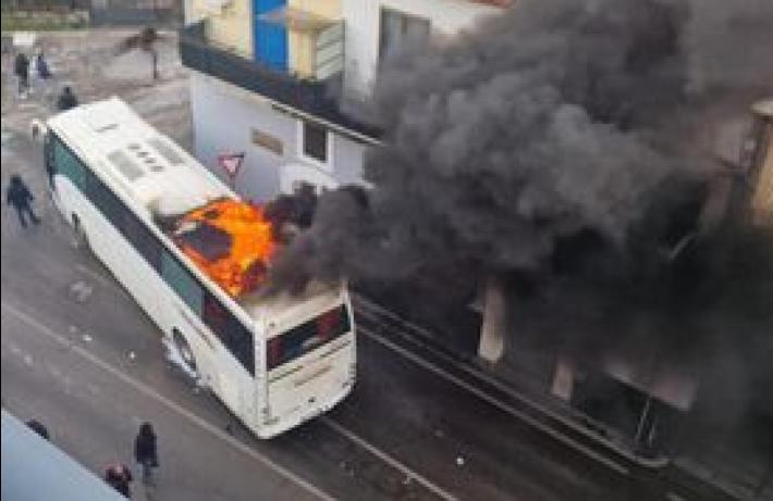 Pagani, il bus dei tifosi della Casertana dato alle fiamme
