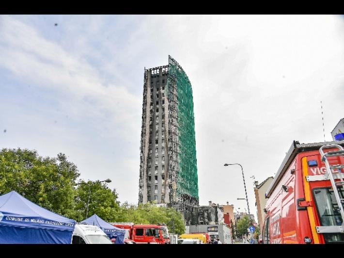 Incendio Milano: periti condomini pronti a entrare nella Torre