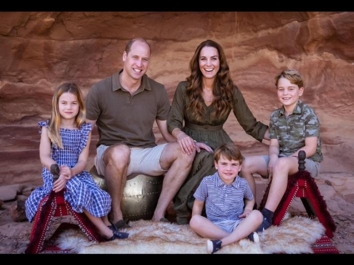 Kate, William e i figli, cartolina di Natale dalla Giordania