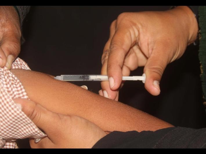 Scuola: da domani scatta l'obbligo vaccinale per il personale docente e non docente