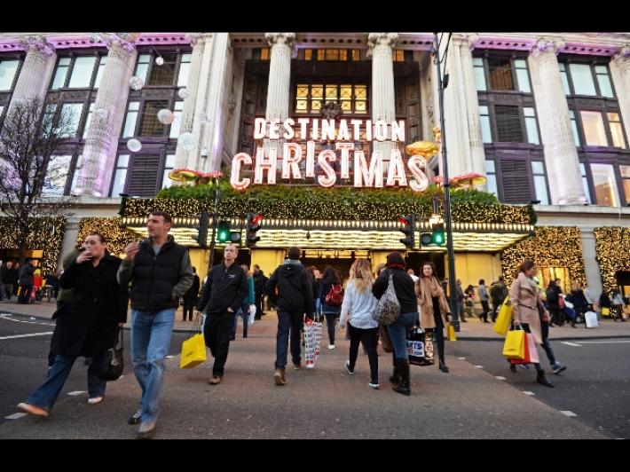 Gb: cordata austro-thailandese acquista magazzini Selfridges