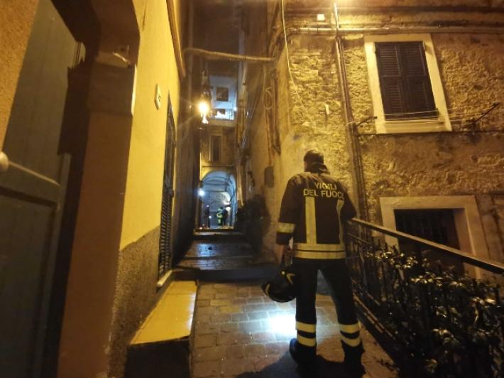 Esplosione in palazzina dell'imperiese, un ferito lieve