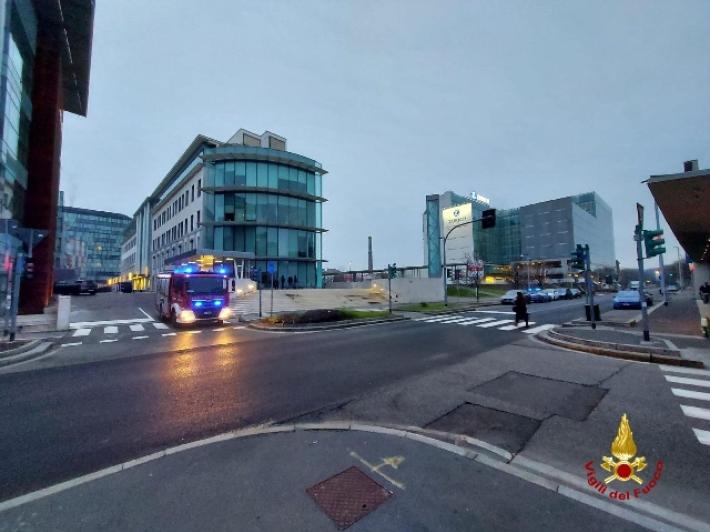 Esplosione edificio uffici Milano,ferita presunta esecutrice