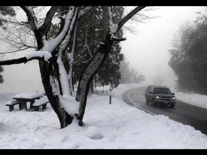 Maltempo: California, nevicate record sulla Sierra Nevada