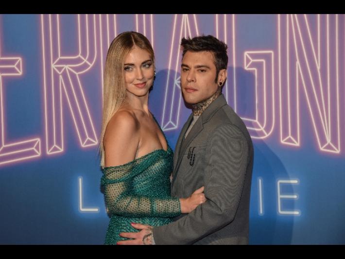 Covid, Fedez negativo: "Finalmente posso baciare i miei figli"