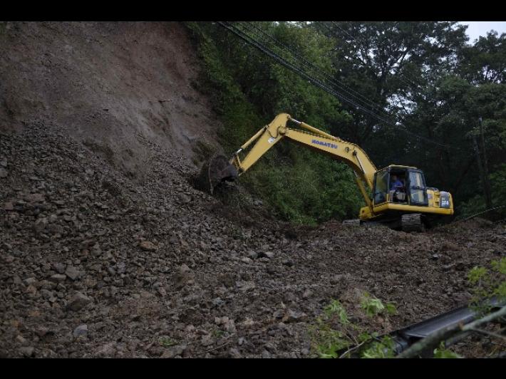 Incidenti lavoro: muore operaio schiacciato da escavatore