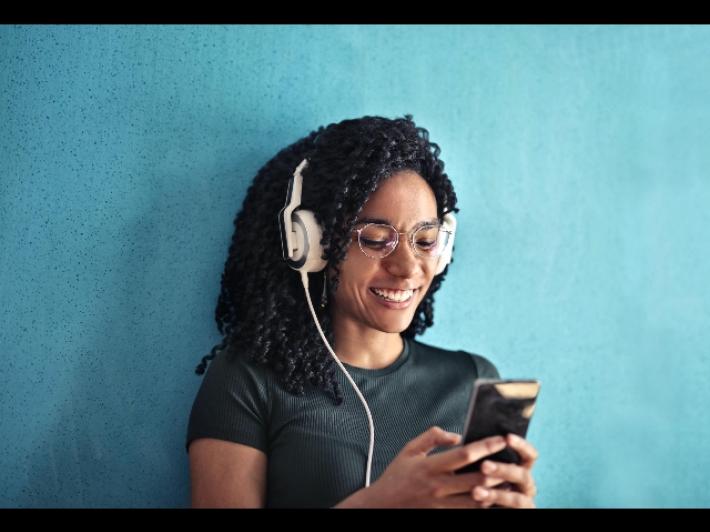 Passione audiolibri, un italiano su cinque li ascolta