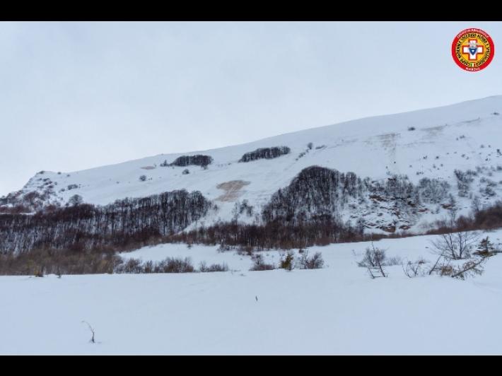 Scivola in un dirupo e muore sui Sibillini
