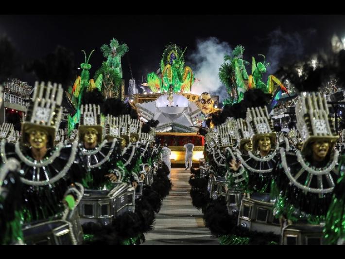 Notte di eccessi a Rio, equipaggio fa slittare il volo di 24 ore