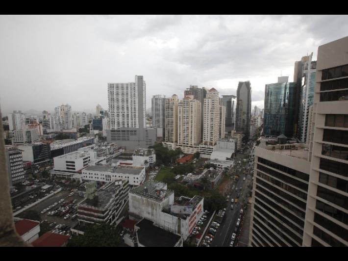 Calcio: spari da un'auto, muore il nazionale panamense Hernandez