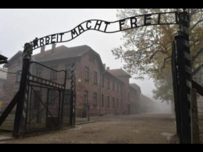 Si fece internare a Auschwitz, fu giustiziato dai russi: l'incredibile  storia in un film
