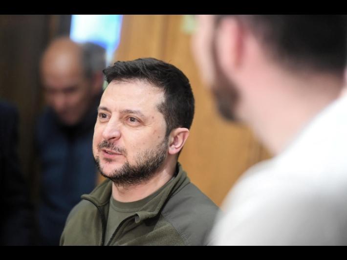 Zelensky: "Bene le nuove sanzioni contro la Russia, ma non basta". Kuleba: "Alla Nato tre richieste: armi, armi, armi"