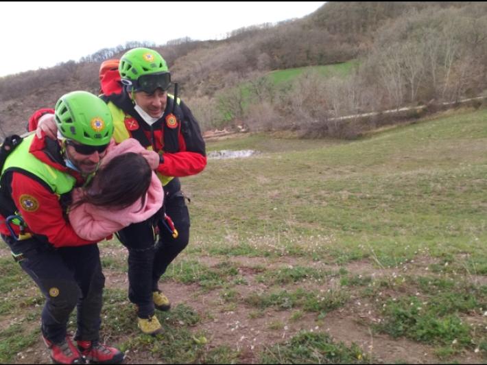 Ritrovata viva la bimba scomparsa nei boschi in Molise