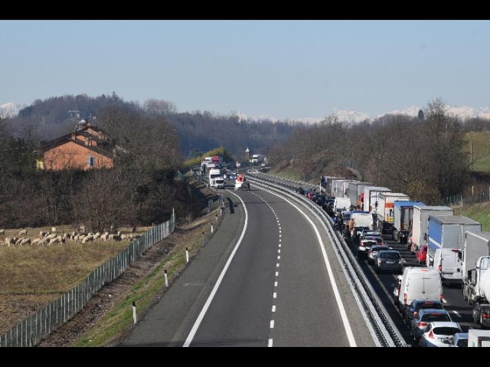 Tamponamento sull'A21, morti padre e il figlio di 11 anni