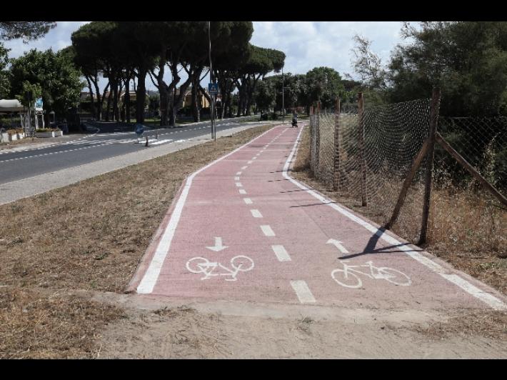 Con auto su ciclabile travolge e uccide giovane