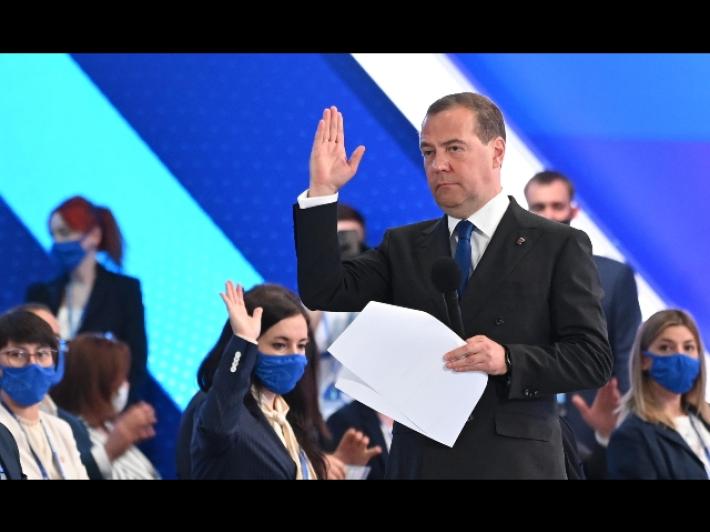 Medvedev, se Kiev attacca Crimea, risposta da 'fine mondo'