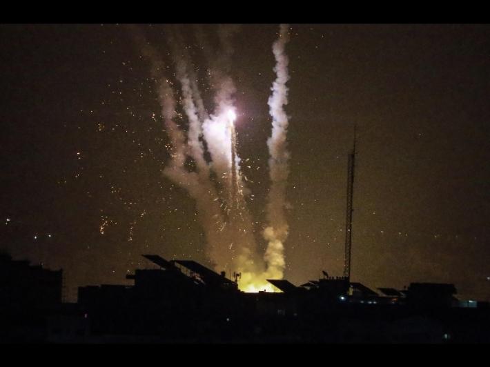 Gaza: Hamas, attacchi israeliani nella notte, 30 morti 