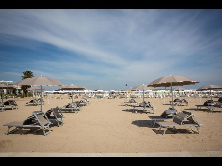 Turisti con la caparra gi&agrave; pagata ma le camere non ci sono: disposta la chiusura di hotel a Rimini