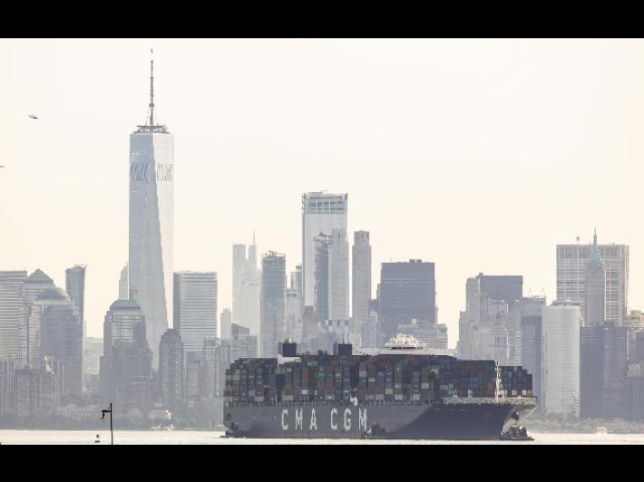 Bici elettrica causa un incendio in un palazzo a New York, 40 feriti