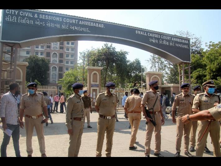 India, 4 writer italiani arrestati ad Ahmedabad: avevano fatto dei graffiti su 2 carrozze della nuova metro (poco prima dell'inaugurazione)