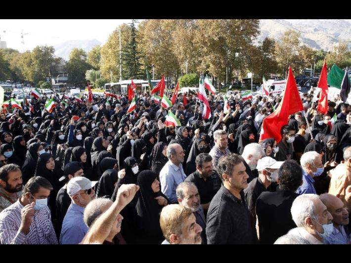 "La polizia iraniana ha torturato e violentato minorenni"