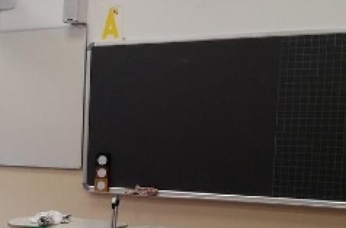 Cerca di separare due alunni 13enni, docente picchiato nel Comasco