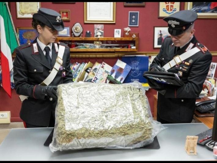 Acquista su web pastori per presepe ma arrivano 10kg marijuana