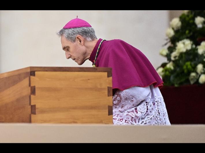 Il Papa, via Gaenswein da Roma, torna in Germania