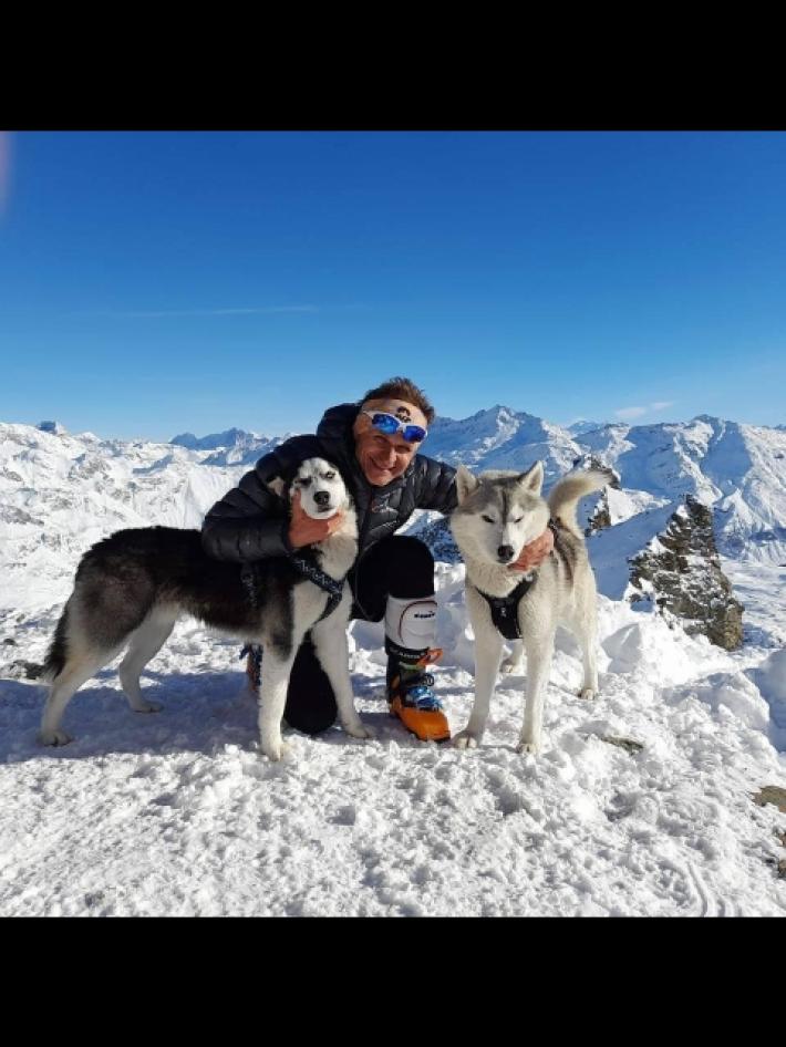 Ucciso da valanga mentre cerca suoi cani