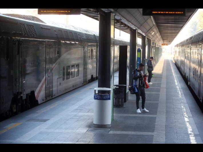 Bidella ogni giorno pendolare da Napoli