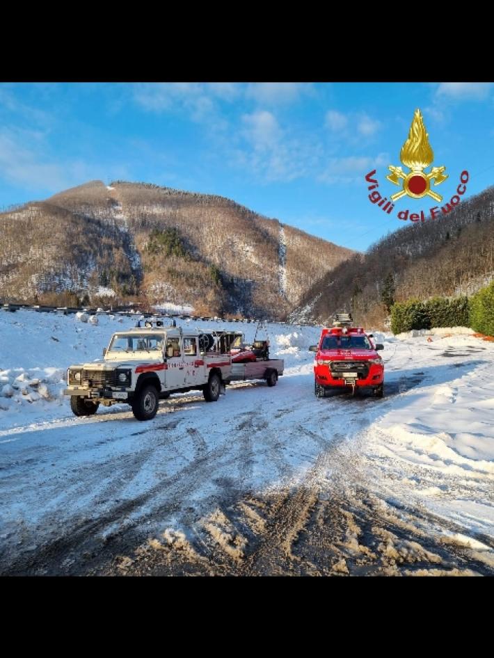 Aereo ritrovato sull'Appennino modenese:  recuperata la salma del pilota