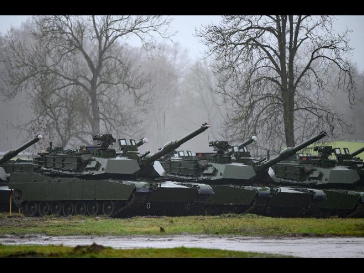 A volte se ne vergogna, ma l'uomo ama la guerra