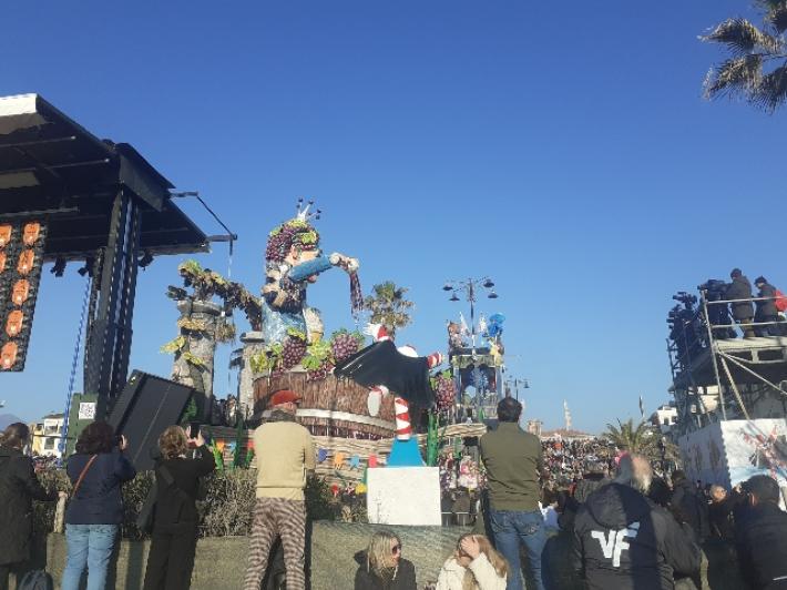 L'allerta meteo fa slittare di un giorno la sfilata d'apertura del Carnevale di Viareggio