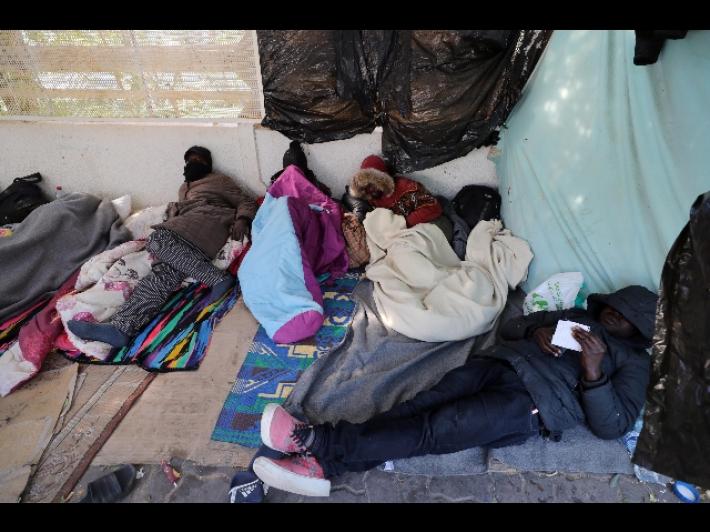 Tunisi, bloccate 30 partenze da ieri, rinvenuti 7 cadaveri