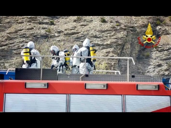 Camion di rifiuti industriali perde liquidi al Frejus