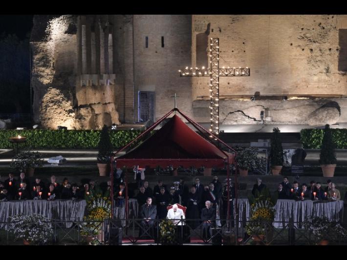 "C'&egrave; troppo freddo": il Papa non andr&agrave; al Colosseo per la Via Crucis