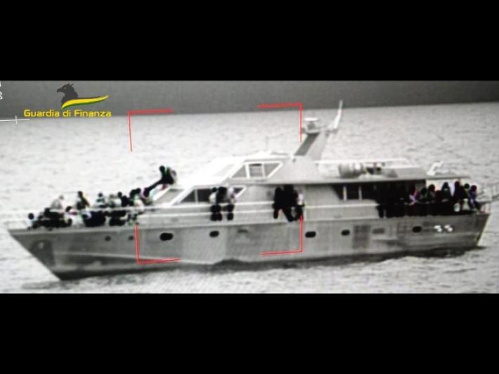 Migranti, fermati a Crotone tre presunti scafisti