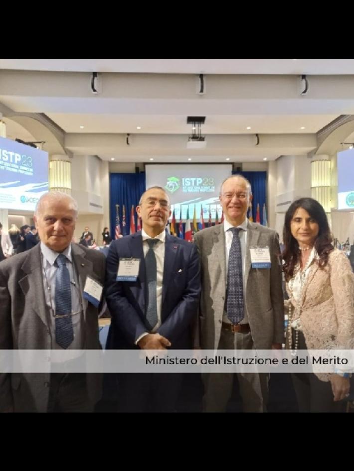 Valditara, per la prima volta i sindacati ad un summit Ocse