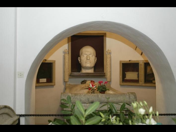 Un centinaio a Predappio alla commemorazione della morte di Mussolini