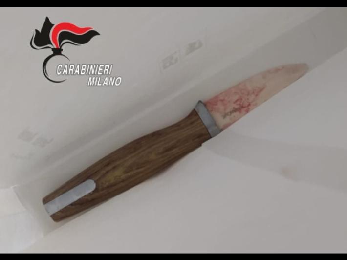 Quattro coltellate al padre durante lite, arrestato nel Milanese