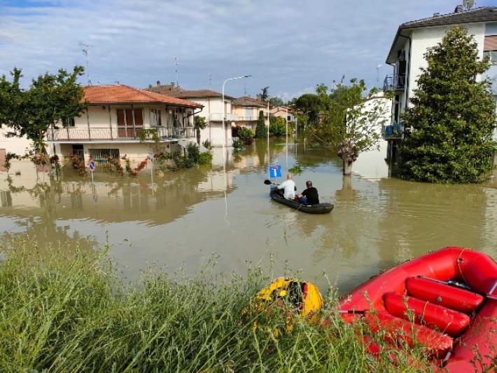 Maltempo e danni in Romagna: a Bagnacavallo ancora allagamenti per la piena. Riaperta la via Emilia a Castel Bolognese