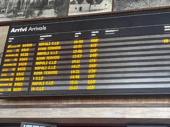 Treni, i rallentamenti di Roma si ripercuotono a livello nazionale: a Firenze  ritardi di oltre 6 ore