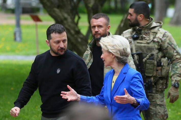 Zelensky: "Grazie all'Ue per le munizioni, arrivino presto"