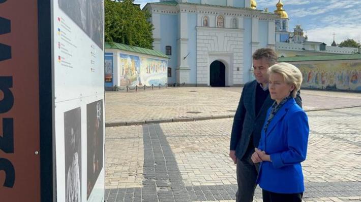 Von der Leyen a Kiev: "Qui sono difesi i valori dell'Ue"