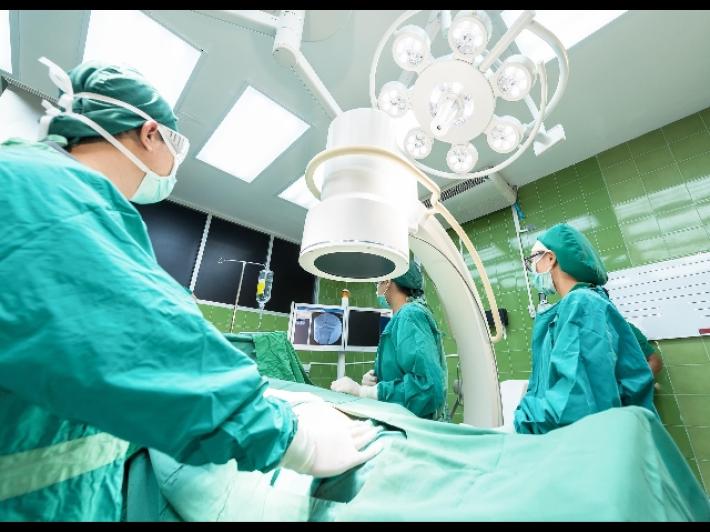 Cinquantenne muore dopo intervento oculistico ad Arezzo