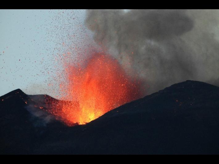 Si riaccende l'Etna, debole attivit&agrave; stromboliana dal Sud-Est