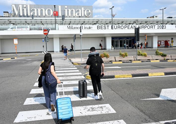 Problema alle luci in pista, sospesi atterraggi e decolli a Linate